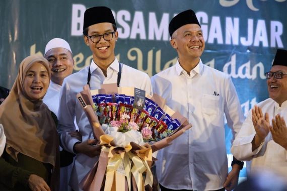 Ganjar Kunjungi Ponpes Nurul Huda Setu di Bekasi, Alam Ganjar Hebohkan Santri - JPNN.COM