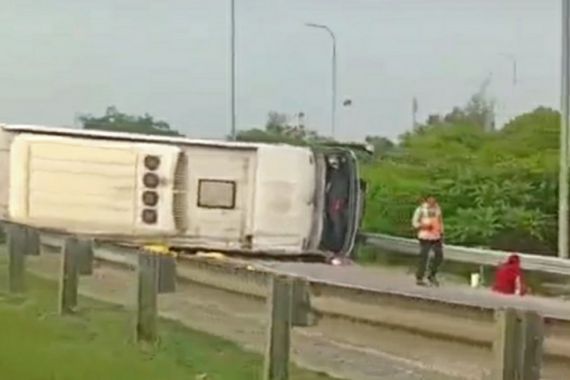 Detik-Detik Bus Handoyo Kecelakaan di Tol Cipali, 12 Penumpang Meninggal Dunia - JPNN.COM