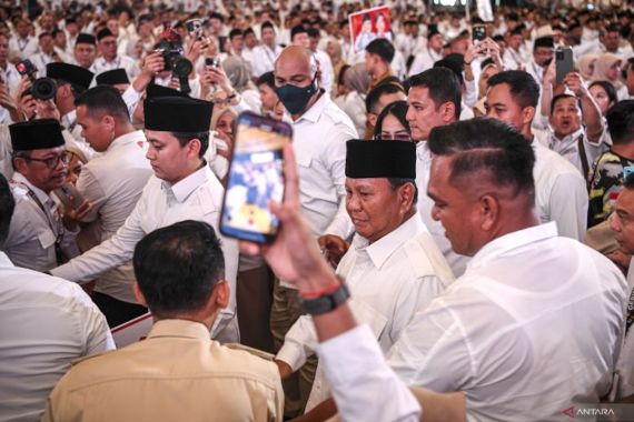 Prabowo Melantik Titiek Soeharto dan Iwan Bule jadi Wakil Ketua Dewan Pembina Gerindra - JPNN.COM