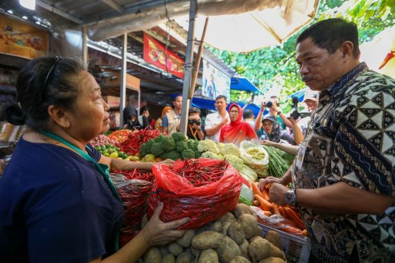 Pemprov Jateng Gencarkan Operasi Pasar, Harga Cabai Berangsur Turun - JPNN.COM