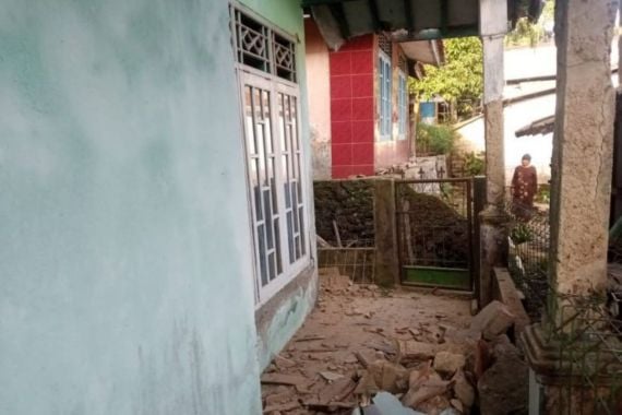 Gempa Berkekutan M 4,6 Merusak Ratusan Rumah di Sukabumi - JPNN.COM
