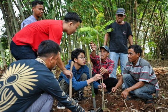 Alam Ganjar Ajak Pemuda Subang Untuk Terlibat Usaha Pertanian - JPNN.COM