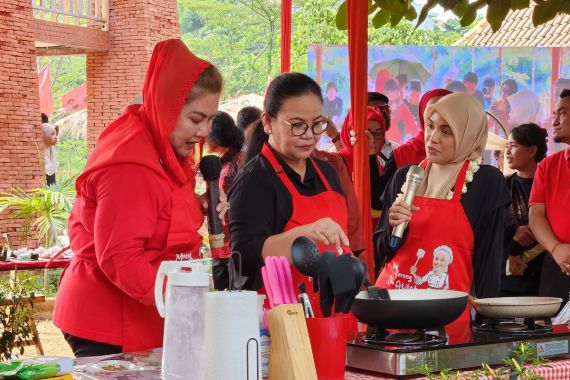 Saat Siti Atikoh Praktikkan Memasak Makanan Sederhana Bergizi di Semarang - JPNN.COM