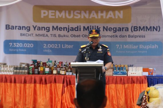 Bea Cukai Musnahkan Barang Ilegal di Makassar & Jayapura - JPNN.COM