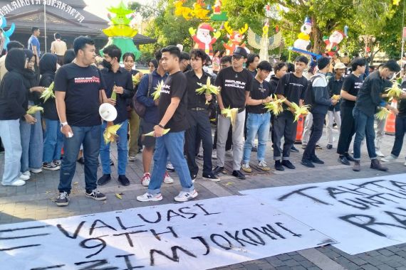 Kepung Balai Kota Surakarta, Mahasiswa Tantang Gibran Debat, Berani, Bro? - JPNN.COM