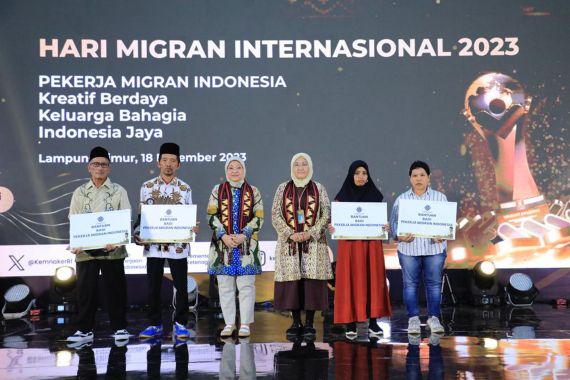 Inilah Daftar Penerima Penghargaan Indonesian Migrant Worker Awards 2023 dari Kemnaker - JPNN.COM