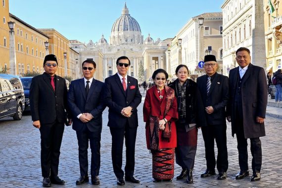 Cerita Olly Dondokambey tentang Pertemuan Paus Fransiskus dan Bu Megawati - JPNN.COM
