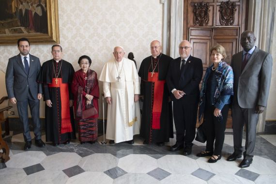Megawati dan Paus Fransiskus Bertemu di Vatikan, Bahas Perdamaian Dunia hingga Perubahan Iklim - JPNN.COM