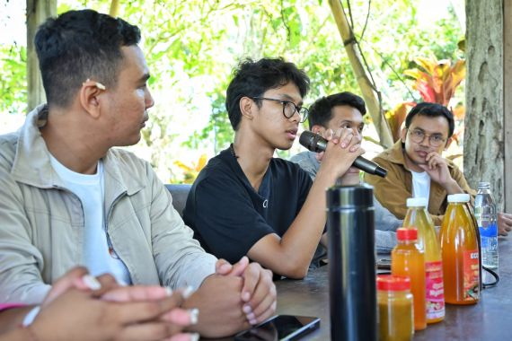 Alam Ganjar Ajak Masyarakat Bali Lebih Peduli Terhadap Lingkungan - JPNN.COM