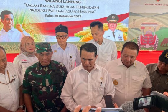 Mentan Amran Bersama Penyuluh dan Petani Bertekad Wujudkan Swasembada Pangan - JPNN.COM