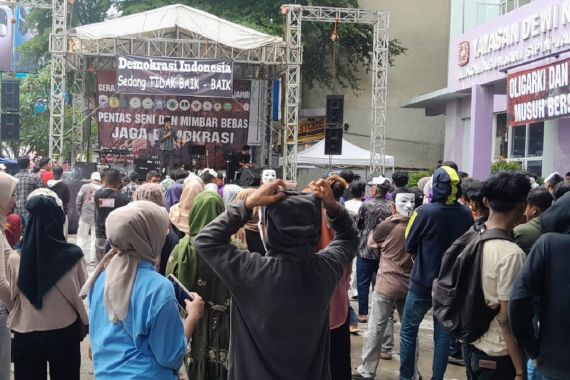 Mimbar Demokrasi Mahasiswa Jambi: Lawan Dinasti dan Pelanggar HAM! - JPNN.COM