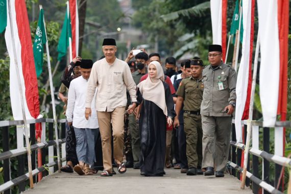 Siti Atikoh Langsung Laporan kepada Ganjar Setelah Dengarkan Keluhan Rakyat - JPNN.COM
