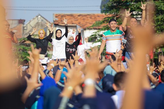 Momen Atikoh Ganjar Menyapa Warga dan Senam Bareng Mak-Mak di Surabaya - JPNN.COM