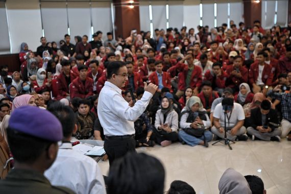 Kepincut Abah Online, Ribuan Anak Muda Hadiri Desak Anies di Senayan - JPNN.COM
