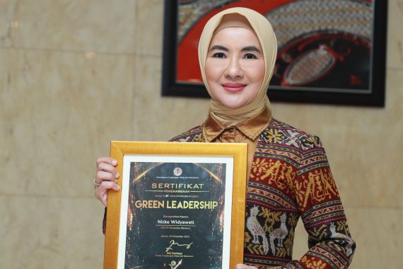 Raih Green Leadership Utama, Nicke Widyawati Kokohkan Pertamina Pemimpin Transisi Energi di Indonesia - JPNN.COM