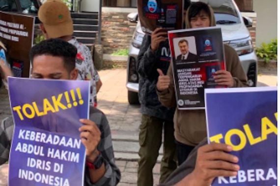 Mahasiswa Menolak Direktur Eksekutif Pusat Studi Uighur Saat Hadiri Diskusi OIC Youth Indonesia - JPNN.COM