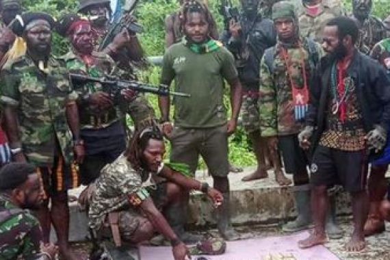 42 Markas Diduduki Aparat, KKB Papua Kehilangan Puluhan Senjata Api dan Ribuan Amunisi - JPNN.COM