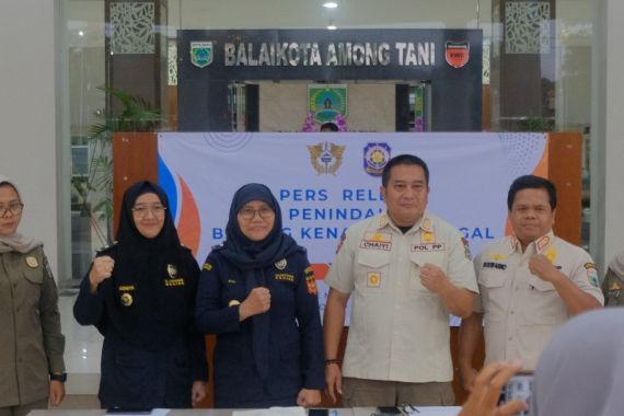 Bea Cukai Malang dan Satpol PP Amankan Ratusan Ribu Batang Rokok Ilegal - JPNN.COM