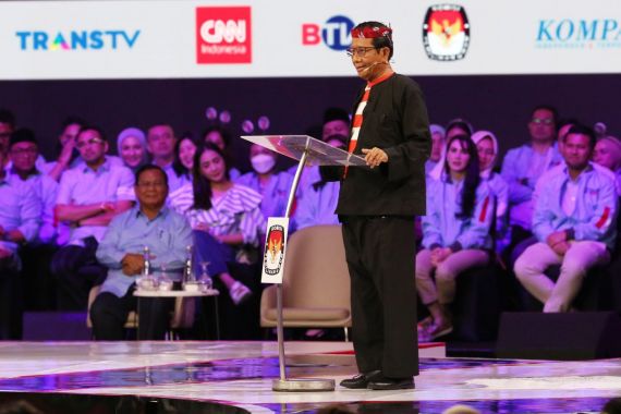 Debat Ekonomi Digital, Mahfud Sebut Ada yang Bunuh Diri Terjerat Pinjol - JPNN.COM