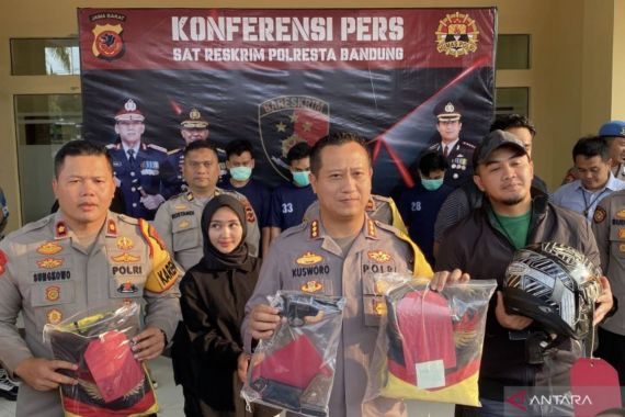 Polisi Dikeroyok Anggota Ormas di Bandung - JPNN.COM