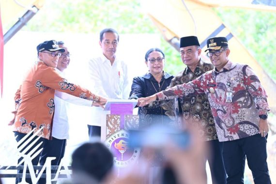 Menko PMK Dampingi Presiden Jokowi Resmikan Proyek Kampus Nusantara di IKN - JPNN.COM