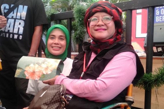 Pelukan Tulus dan Lembut Siti Atikoh saat Menyerap Aspirasi Disabilitas - JPNN.COM
