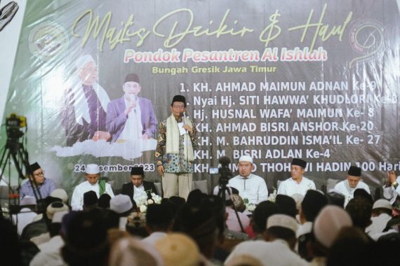 Mahfud MD Beri Pesan untuk Santri Ketika Hadir di Haul Pendiri Ponpes Al-Islah - JPNN.COM