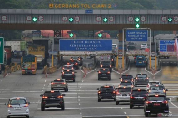 Volume Kendaraan Meningkat di Tol Jagorawi Arah Jakarta, Jasa Marga Berlakukan Lawan Arah - JPNN.COM