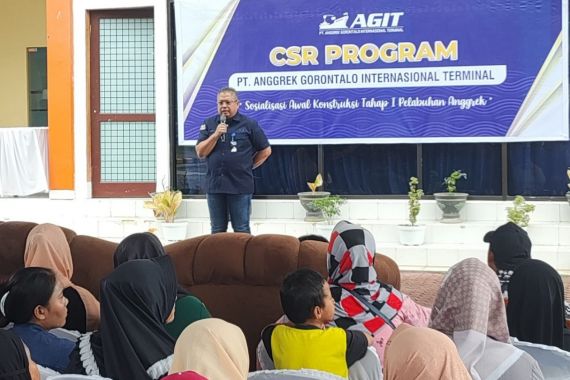 Sambut Tahun Baru 2024, PT Anggrek Gorontalo International Terminal Salurkan 500 Paket Sembako - JPNN.COM