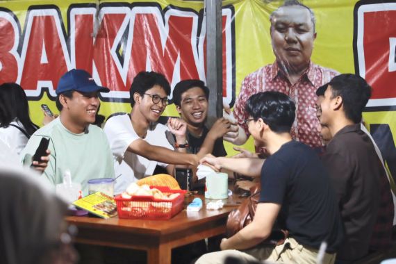 Alam Ganjar Berwisata di Kota Lama Seraya Reuni dengan Teman SMA - JPNN.COM