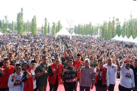 Pesta Rakyat Ganjar Mahfud yang Digelar SAGA di Kendal Meriah, Pendukung Paslon 03 Membeludak - JPNN.COM