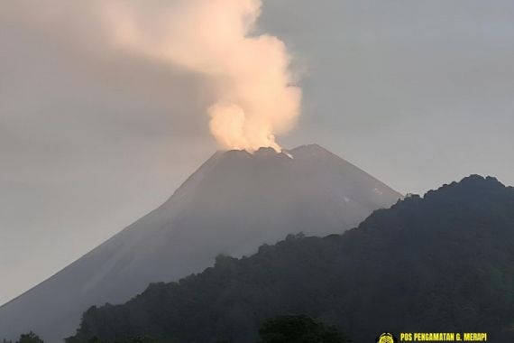 3 Gunung Api Erupsi, Ada Potensi Bahaya Gas Beracun dari si Laki-laki - JPNN.COM