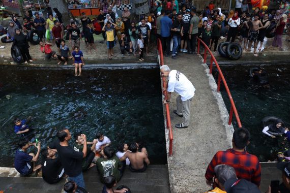 Kehadiran Ganjar Bikin Heboh Ribuan Pengunjung Mata Air Cokro di Klaten - JPNN.COM