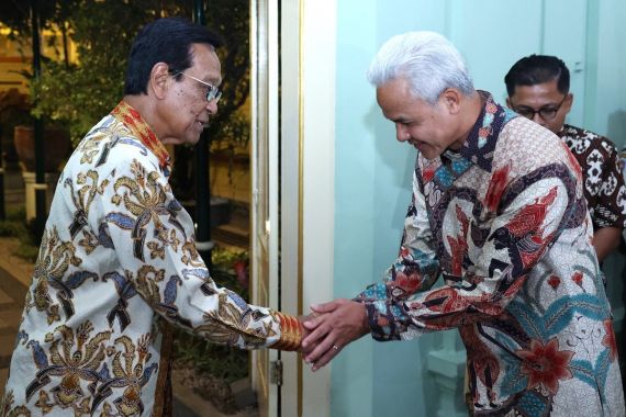 Ganjar Pranowo Menemui Sultan HB X, Capres Pertama Diterima Ngarso Dalem - JPNN.COM