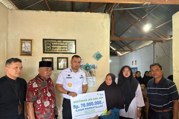 Petani Sijunjung Meninggal Tersambar Petir, BPJS Ketenagakerjaan Gerak Cepat Serahkan Hak Ahli Waris - JPNN.COM