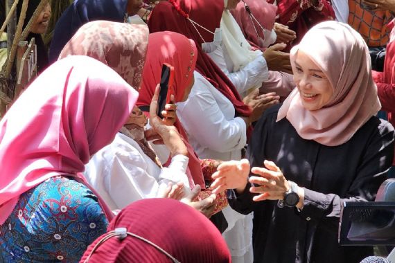 Tiba di Yogyakarta, Atikoh Ganjar Berdialog dengan Ibu-Ibu, Singgung soal Bahan Pokok  - JPNN.COM