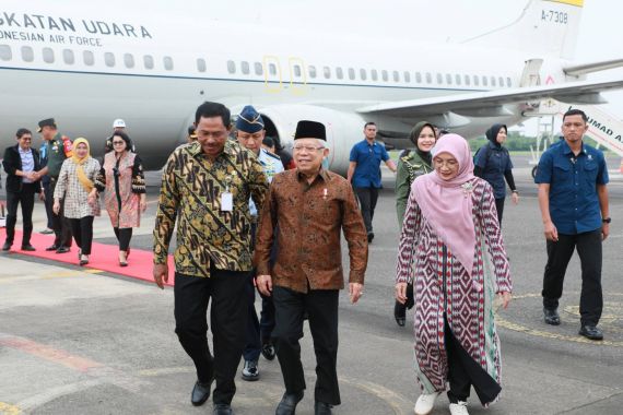 Pj Gubernur Jateng Dampingi Wapres Ma'ruf Amin Kunker di Semarang - JPNN.COM
