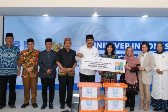 Unilever Indonesia Serahkan Bantuan Kemanusiaan Rp 3 Miliar - JPNN.COM