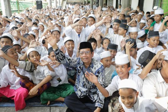 Bicara di Hadapan Ribuan Santri, Mahfud Ungkap Cara Sukses Jalani Kehidupan - JPNN.COM