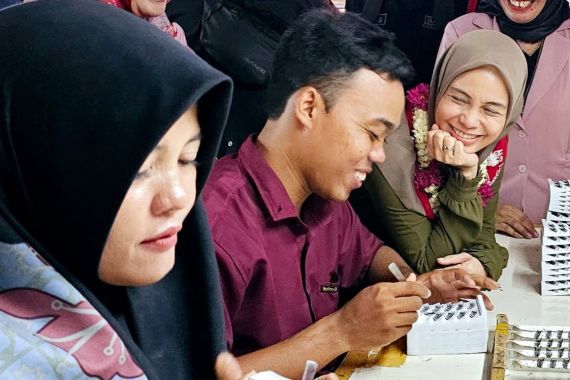 Bertemu Pekerja, Atikoh Janji Bakal Memperhatikan Kelompok Rentan & Perempuan - JPNN.COM