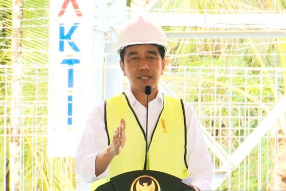 Jokowi Perintahkan Kapolri dan Panglima TNI Kawal Proyek BTS 4G di Papua - JPNN.COM