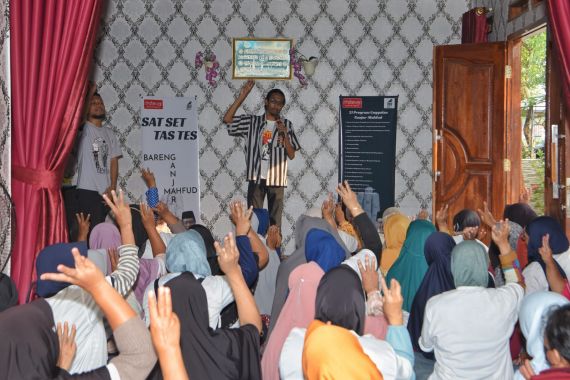 Sukarelawan Ganjar-Mahfud Hadirkan Bazar Sembako Murah di Kabupaten Bekasi - JPNN.COM