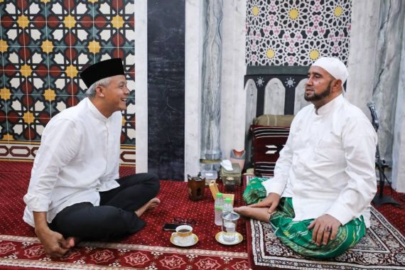 Habib Syech Sempat Geregetan sama Ganjar, Lalu Berpelukan - JPNN.COM