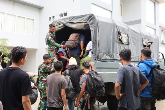 TNI AL Dumai Amankan 36 PMI Ilegal dari Malaysia - JPNN.COM
