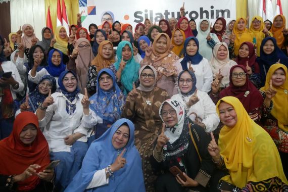 Jadi Pembicara Parenting, Fery Farhati Anies Baswedan Beber Makna Al Ummu Madrasatul Ula - JPNN.COM