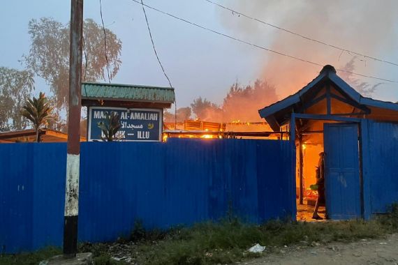 Masjid Al Amaliah di Papua Tengah Terbakar, Ada Botol Miras & Jejak Kaki - JPNN.COM