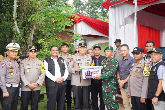 Pantau Pengamanan Nataru, Irjen M Iqbal Bawa Bingkisan untuk Petugas di Lapangan - JPNN.COM