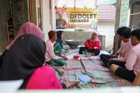 Sukarelawan Ganjar-Mahfud NTB Ajarkan Masyarakat Cara Membuat Dedolet - JPNN.COM