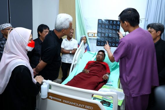 Siti Atikoh Berurai Air Mata Lihat Pendukung Ganjar Korban Kekerasan Tentara - JPNN.COM