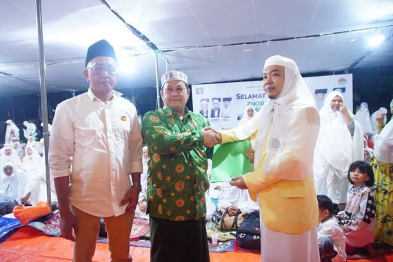 Saat Gelar Zikir Akbar, Tarekat Naqsabandiyah Indonesia Deklarasikan Dukungan untuk Prabowo-Gibran - JPNN.COM